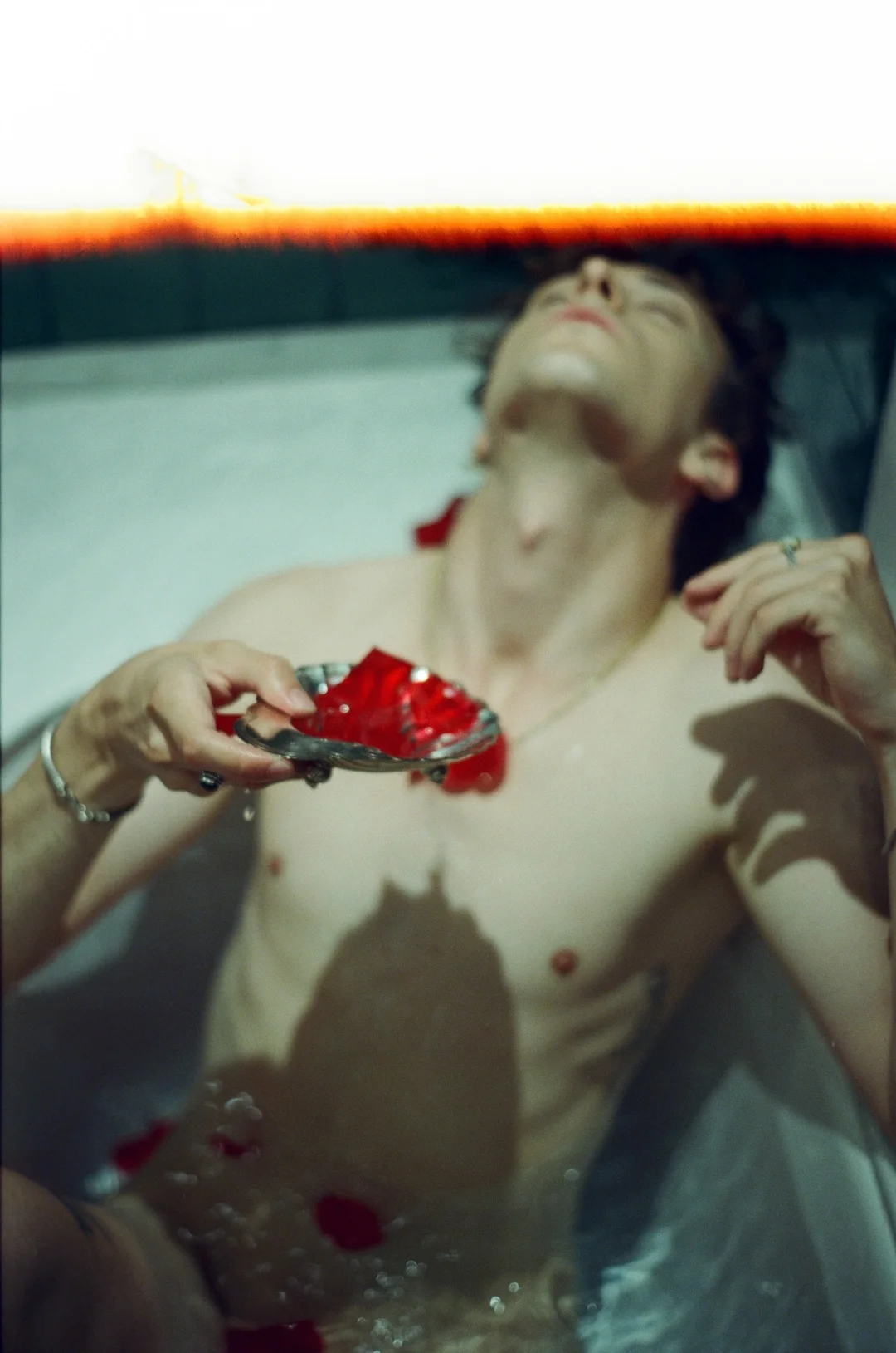 Rose petal bath — end of a boyfriend experience day in Paris